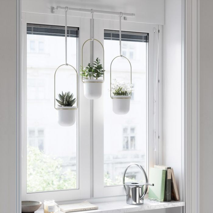 TRIFLORA HANGING PLANTER WHITE/BRASS